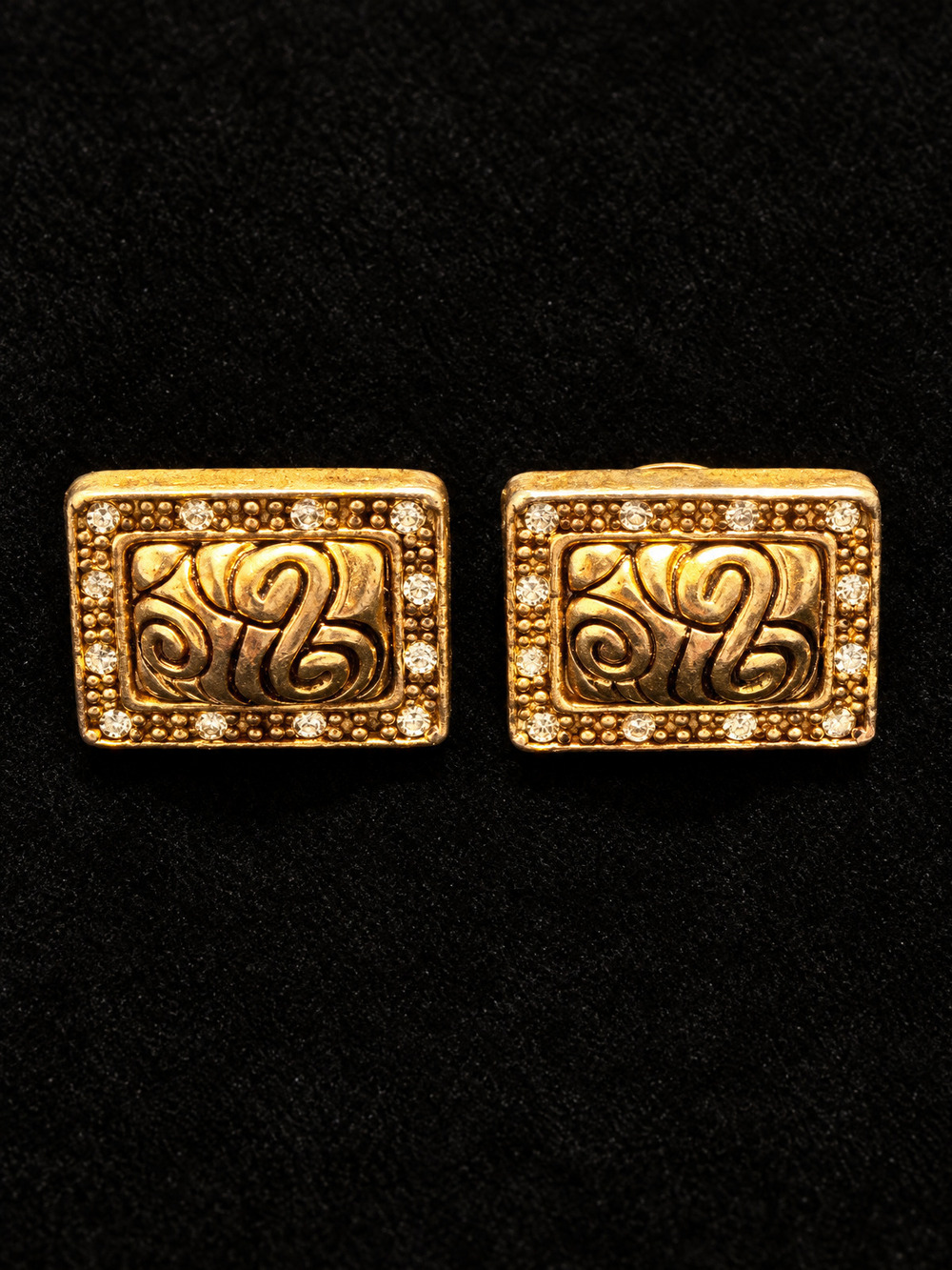 ⚜️ Gold-Tone Clip-On Earrings | Scrollwork Rhinestone Border | Vintage 💗